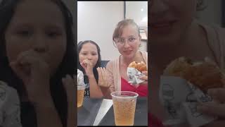 Noite De Hambúrguer Com A Mamãe