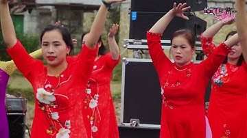 phụ nữ xóm Bằng Ca nhảy dân vũ "Trẩy Hội Cao Bằng" tại lễ hội Lồng Tồng của xóm Xuân Giáp Thìn 2024