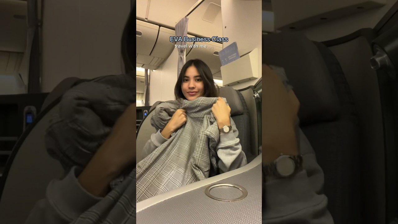 EVA Business Class from TPE to SFO - Food, Drinks, Lounge Review