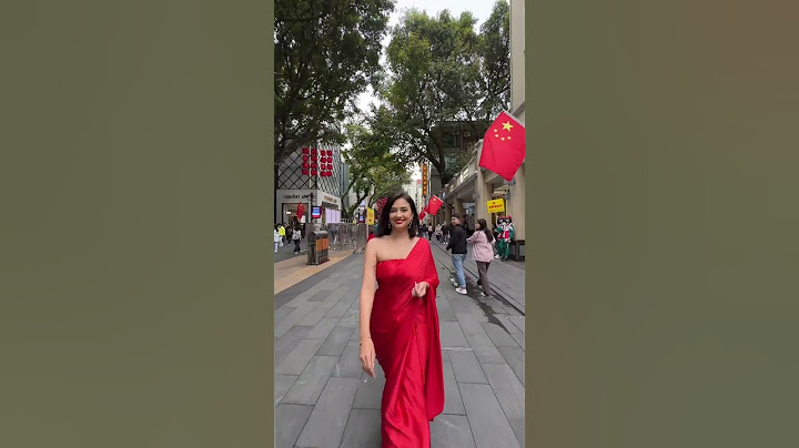 Indian Girls  in China (reaction 😀) | Indian Saree #shorts #china | #india
