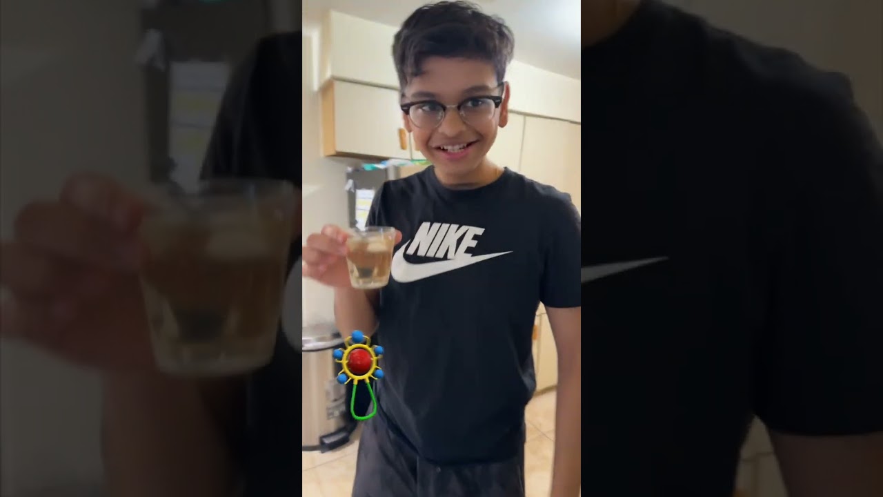 Мне было 9 лет, и я разыгрывал маму с помощью поддельного алкоголя