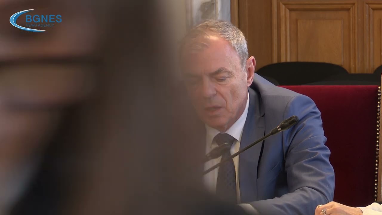 Просветният министър Сергей Игнатов представи политическия си кабинет