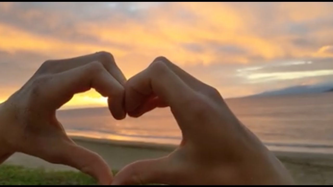 在 YouTube 上观看 "Sad Sad Heart" OFFICIAL LYRIC VIDEO (Taylor Shae) 在 YouTube 上观看 "Sad Sad Heart" OFFICIAL LYRIC VIDEO (Taylor Shae)