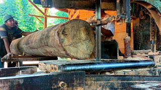Unexpected skill? workers who are experts in processing wood of various sizes for houses