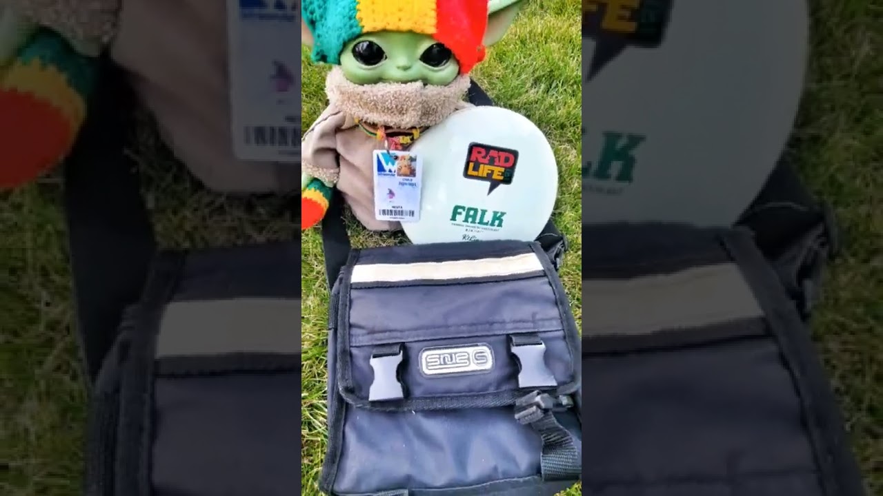 life is rad when an og snug shoulder bag doubles as a disc golf bag 🥏⛓✌🏾