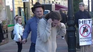 В Петербурге вышли на защиту лошадей В Петербурге вышли на защиту лошадей