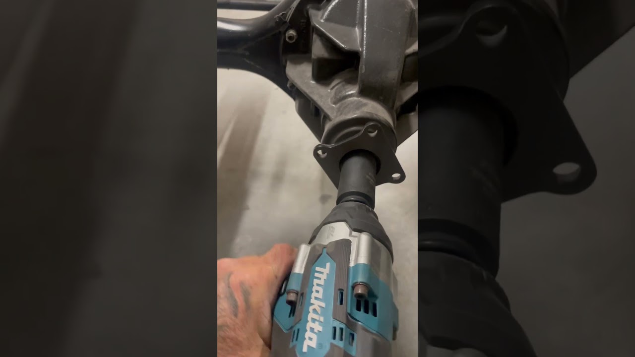 Installing diff yoke dust caps