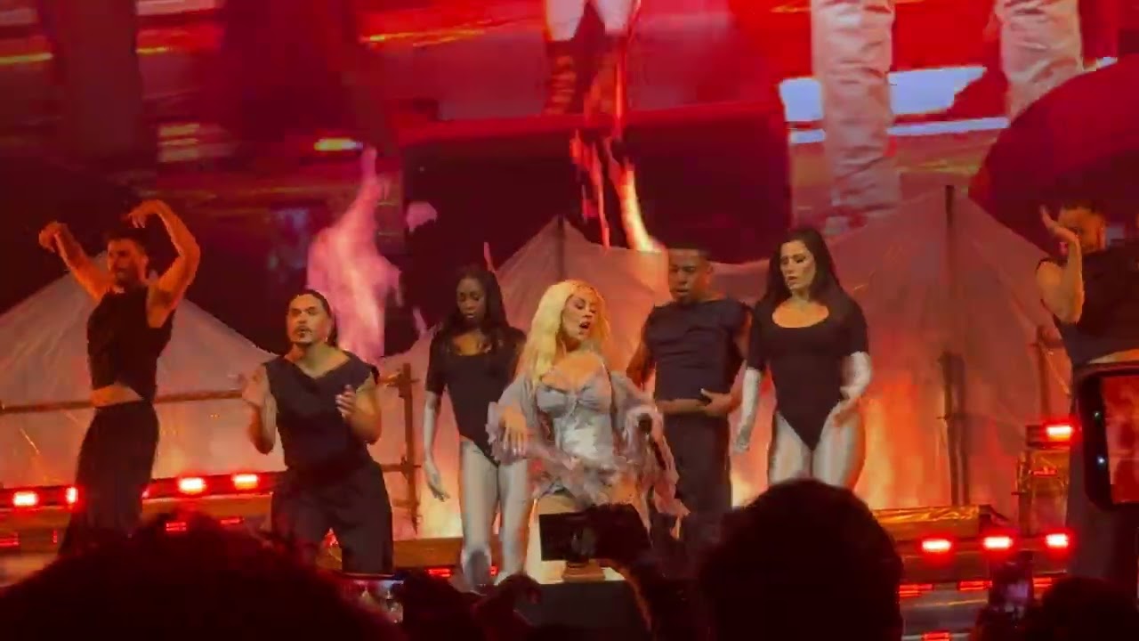 Christina Aguilera - Santo @ChristinaAguilera #mexico #concert #usa #musica #live