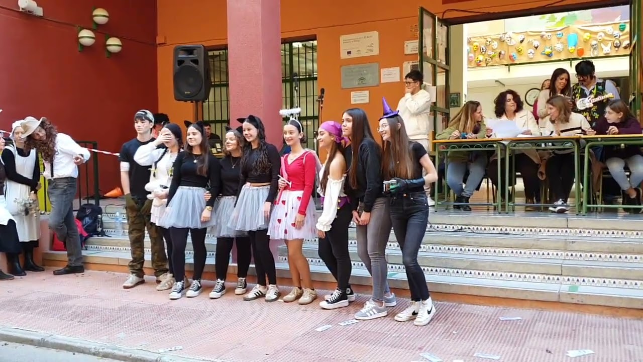 Concurso de disfraces por grupos 2 😃