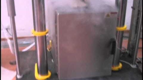 TestResources Servohydraulic Test System - Stainless Steel Fatigue Test at -300F (-185C)