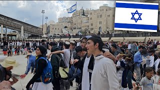 Beautiful! Thousands of Jews Praying/Singing 🇮🇱 in WARTIME At The Western Wall