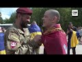 VEJA: ucranianos se emocionam ao serem libertados em troca de prisioneiros com a Rússia | CNN BRASIL