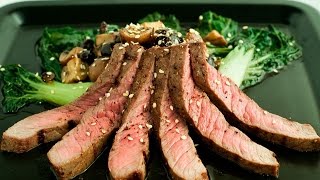 Мясо маринованное, запеченное с овощами в фольге на углях. Мясо маринованное, запеченное с овощами в фольге на углях.