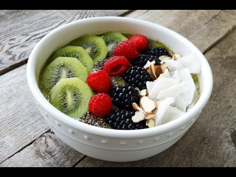 how-to-make-a-sweet-kale-smoothie-bowl