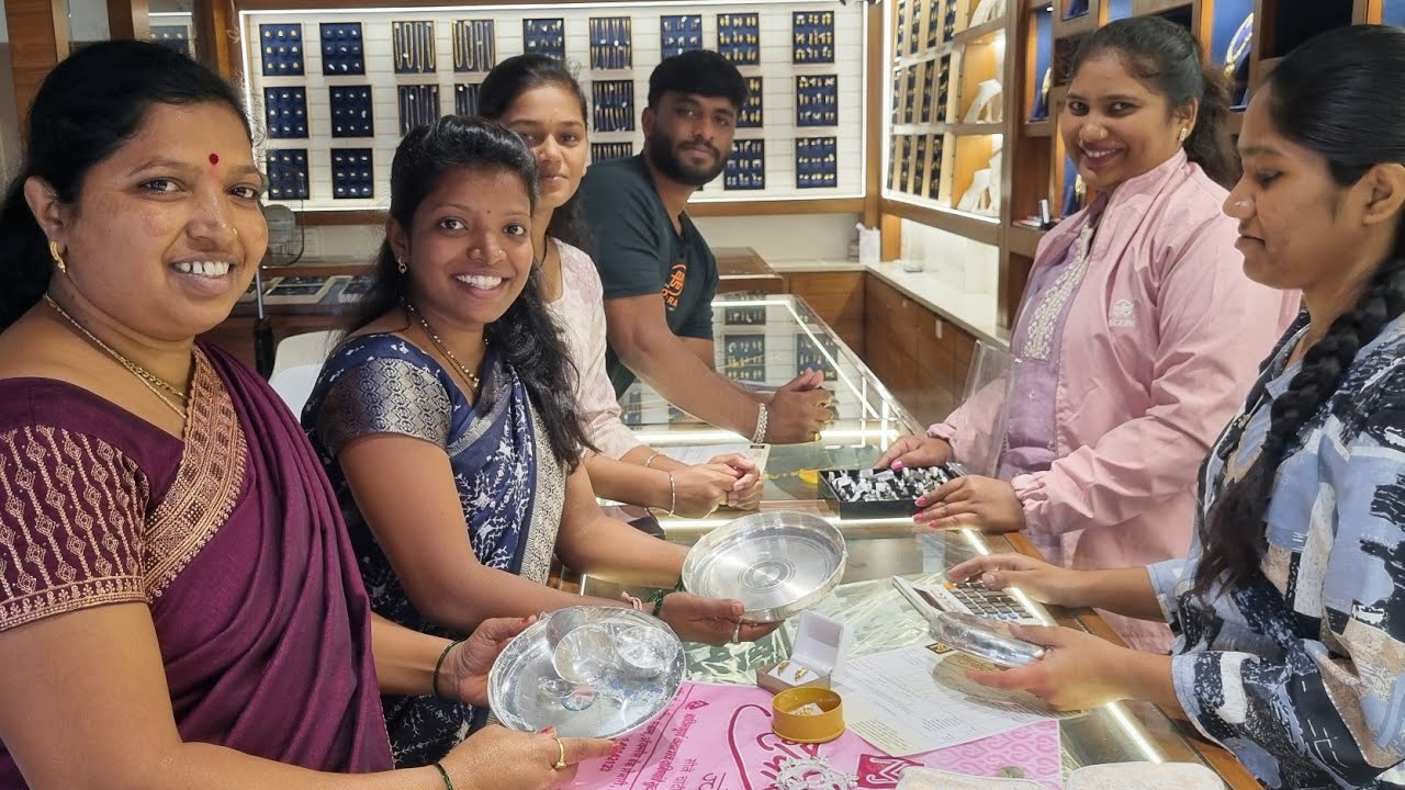 एकादशीच्या दिवशी केली वहिनींसाठी आणि माझ्यासाठी सोने खरेदी 😍 महालक्ष्मी साठी चांदीचे ताटे  सईचा look