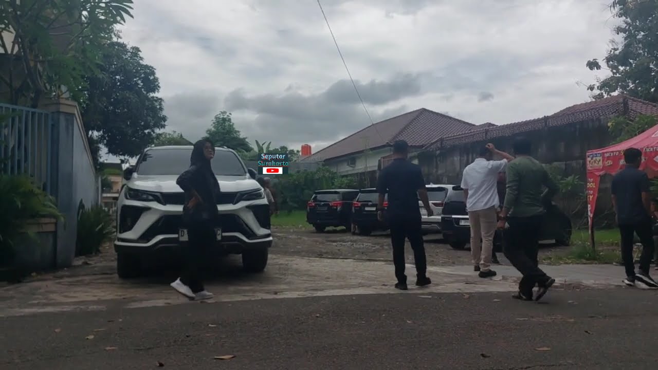 Ngabuburit Paspampres Gitaran Akustik Hibur Jokowi Kediaman, Mayor Windra Perisai Jokowi Vokalis