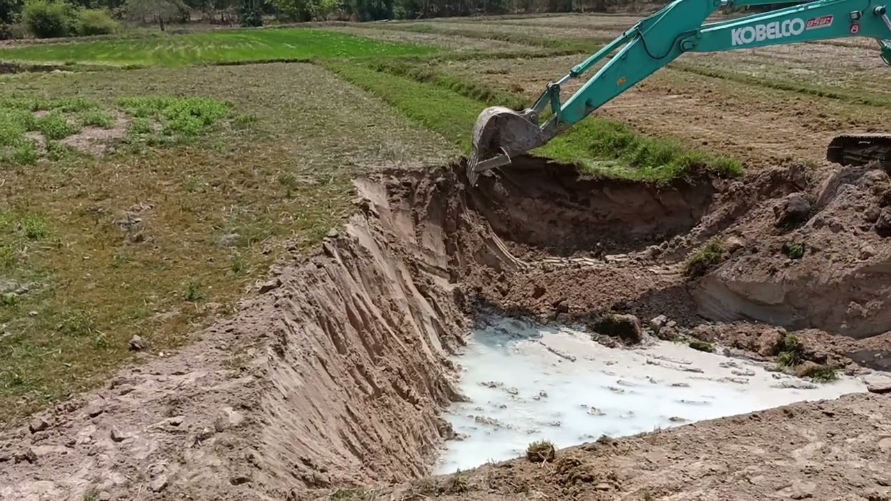 ขุดสระน้ำลูกที่2 ของกรมพัฒนาที่ดิน