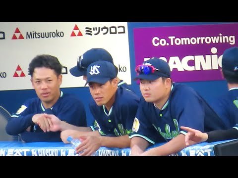 【気が早いw】山田哲人、試合中に小川泰弘100勝目を祝う