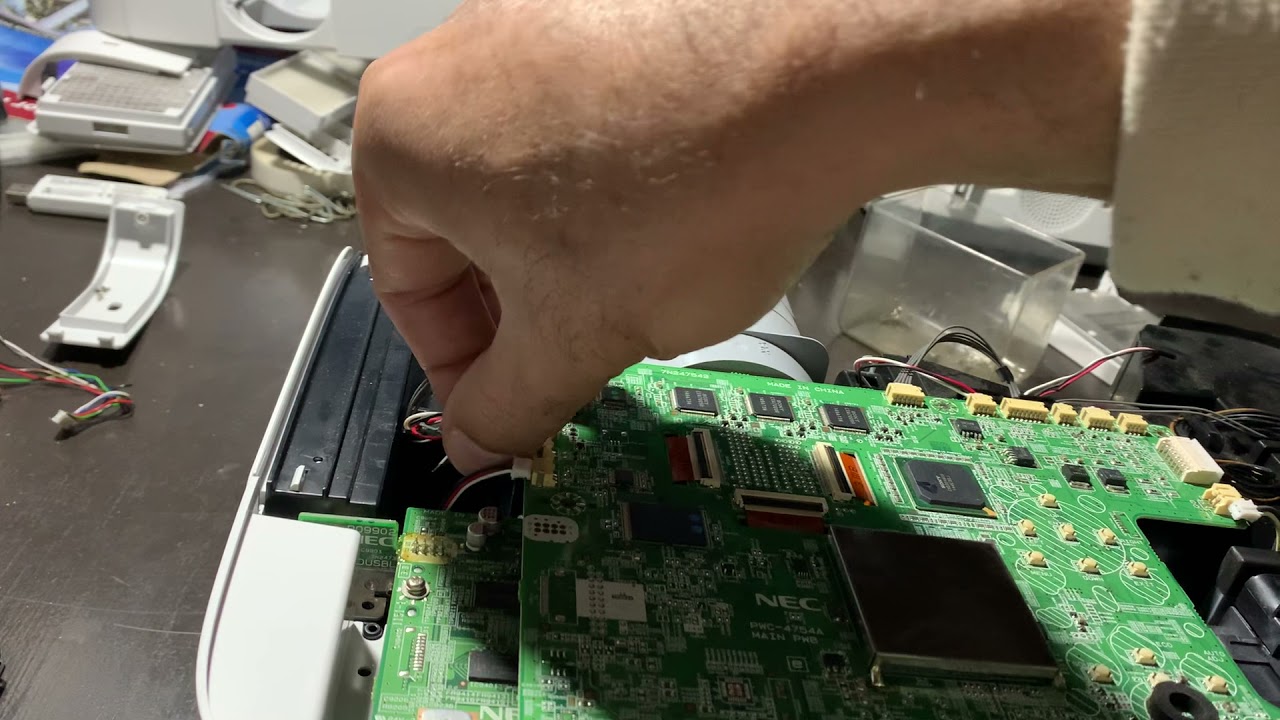 NEC projector iris hight contrast issue. When status light blink red 9