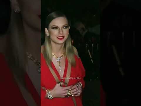 Taylor Swift is impersonating Kim Kardashian🐍#kimkardashian #taylorswift #snakes #reputation