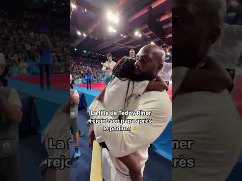 😍 La fille de Teddy Riner le rejoint sur le podium accompagnée par Macron #Paris2024 #Olympics2024