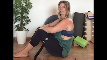 Constructive rest pose with a strap for releasing the psoas