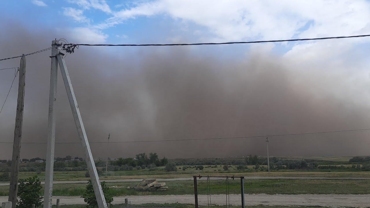 сильный ветер / ураган /  Саратовская область