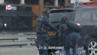 Verborgen Cameragrap Politieagent Vastgebonden In Kofferbak