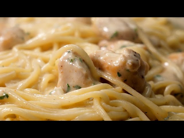 Pasta alfredo con pollo 🤤 Como hacer una DELICIOSA receta con spaghetti