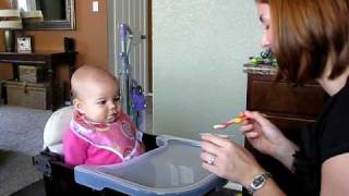 7Moscaroline & Mommy Have A Smooch Off.avi