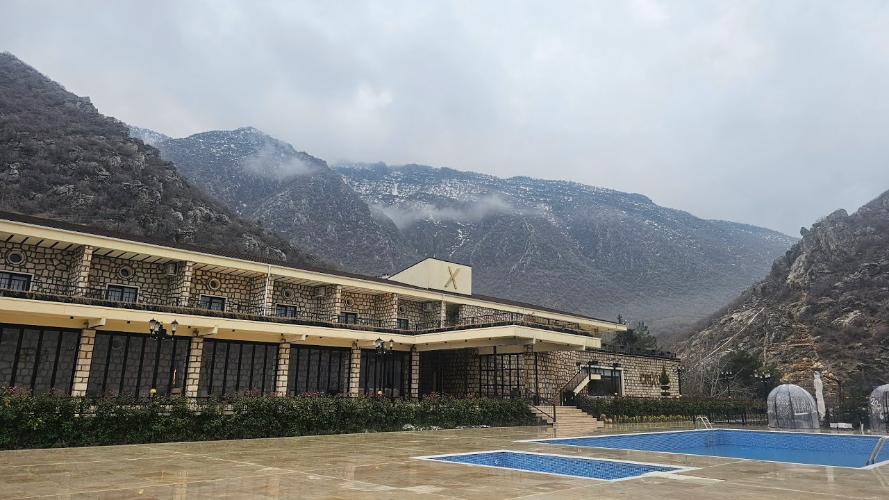 فندق الصخري القديم في مصيف سرسنك محافظة دهوك. هوتێلی بەردی کون لە سەرسەنگ