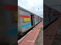 There are 3 such trains of India which are most successful #railwaygroupd #indiarailway #train