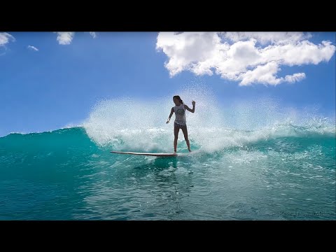 Surfing Queens in Waikiki (Oct 29, 2022)   4K