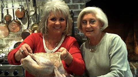 Paula Deen Deep-Fries a Thanksgiving Turkey