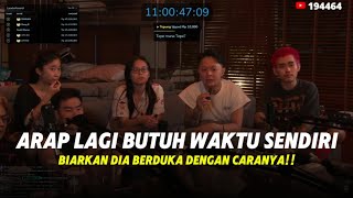 stop tanya arap mana arap mana,dia lagi butuh waktu sendiri biar kan dia berduka dengan caranya 