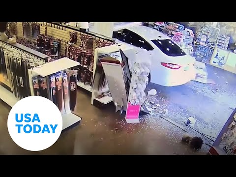 Driver crashes into Arizona store, hits two employees | USA TODAY