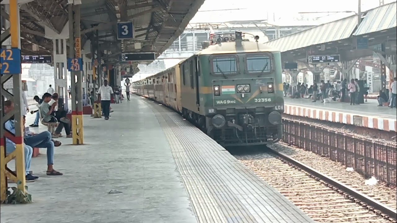 01025 DADAR BALLIA SPECIAL EXPRESS ON SPECIAL FARE WITH WAG9 SKIPPING DIVA JUNCTION | CR