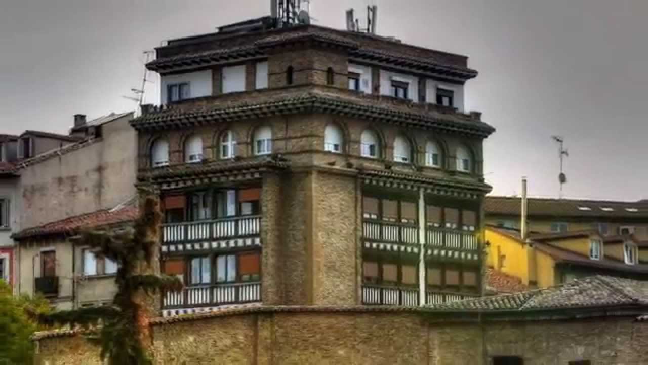 Navarra 003 Pamplona  Paseo de Ronda  Capitania  El Redin  en Otoño