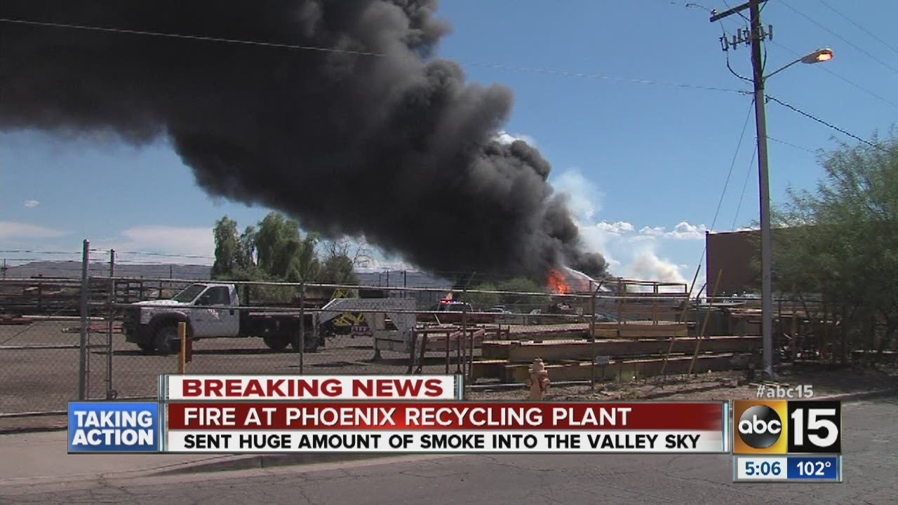 Massive fire burns through S. Phoenix recycling plant