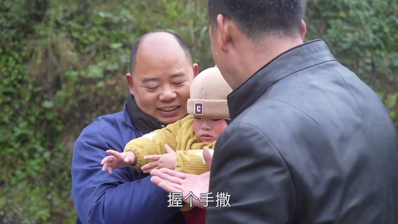 今天家里团年啦，阿英下厨做两桌拿手好菜招待，欢欢喜喜迎新年 