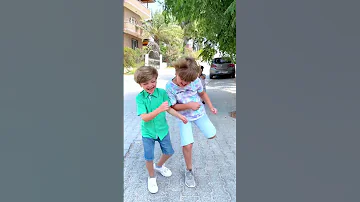 الاخ سند عندي اخ واخت الله يحميلي هني خبروني كام اخ عندكن حبايبي Family Sultanfayzo 
