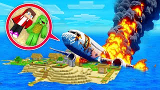 Mikey \& JJ Survive The AIRPLANE CRASH ON THE ISLAND in Minecraft (Maizen)