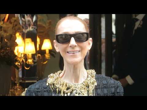 Céline DION en route pour son dernier concert à Paris elle quitte son hotel le 17 Octobre 2026