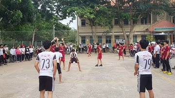 Chung kết bóng chuyền của trường THCS & THPT Vĩnh Lộc giữa lớp 12a1 vs 11a1