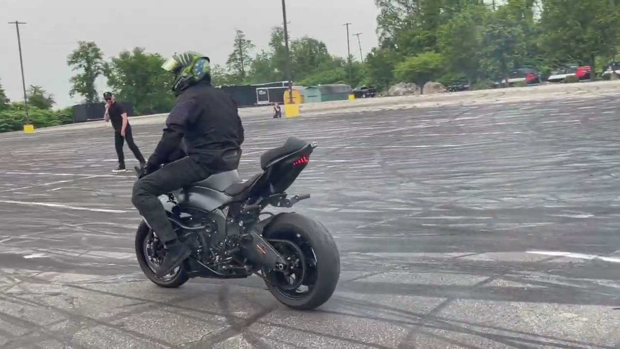 How to Burn Out Like a Pro on a Kawasaki Ninja ZX 6R