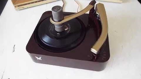 V-M 920, 3 speed automatic record changer playing a stack of 45