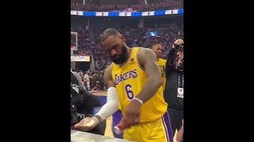 LeBron James does his signature pregame routine 😎
