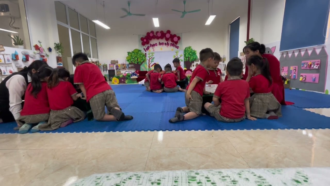 Hoạt động tạo hình: Vẽ tranh theo bóng