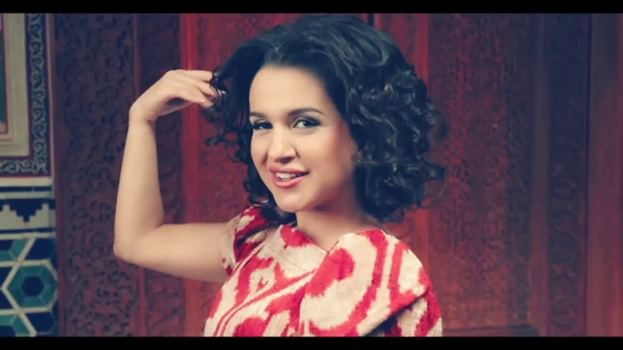 Dachada külotsiz xola (video)