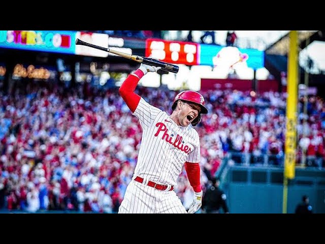 Phillies Ryhs Hoskins massive bat slam after homer against the Braves!! 